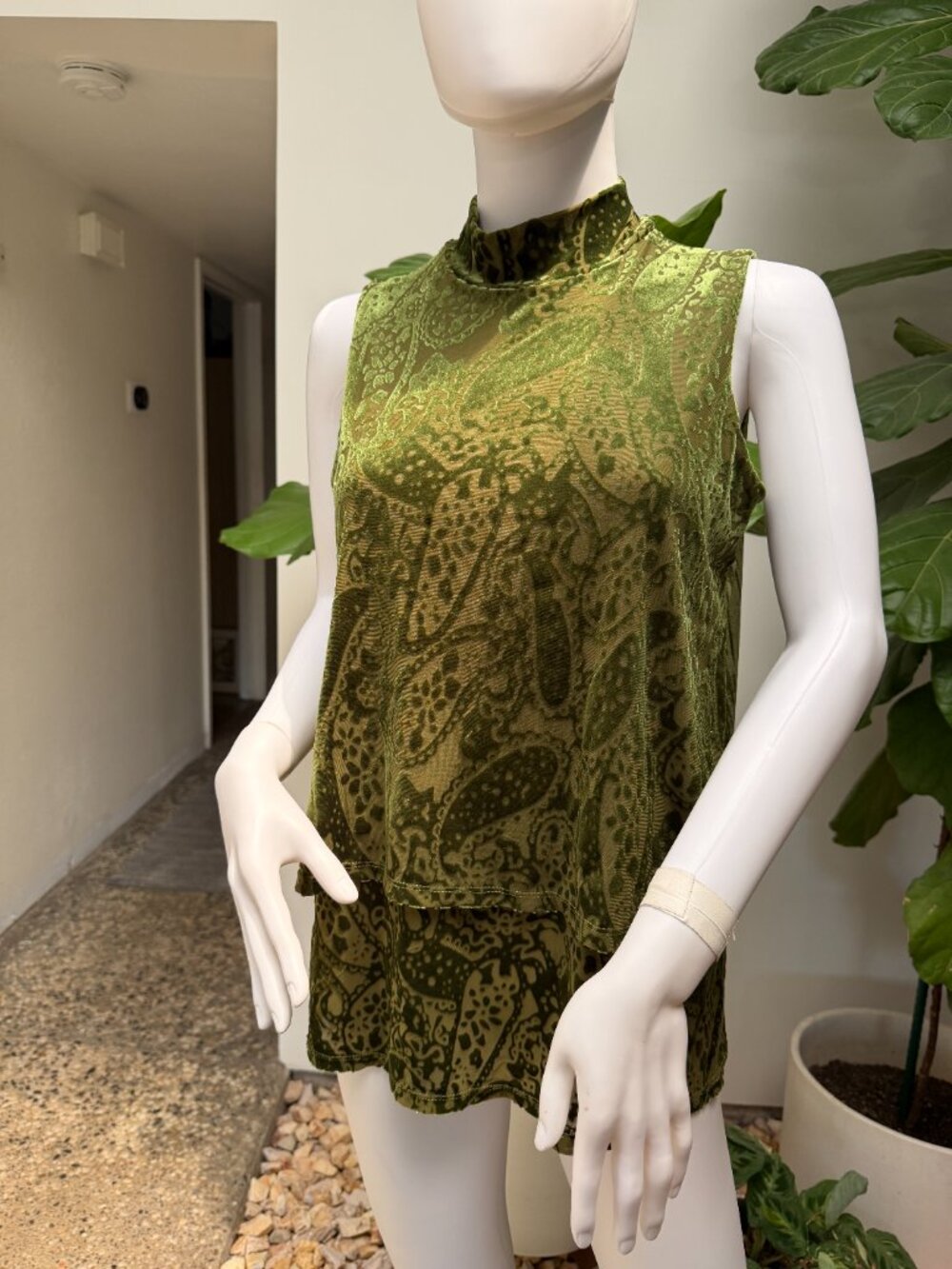 NWOT DG2 by Diane Gilman Women's Velvet Mock Neck Easy Tank Pesto Green